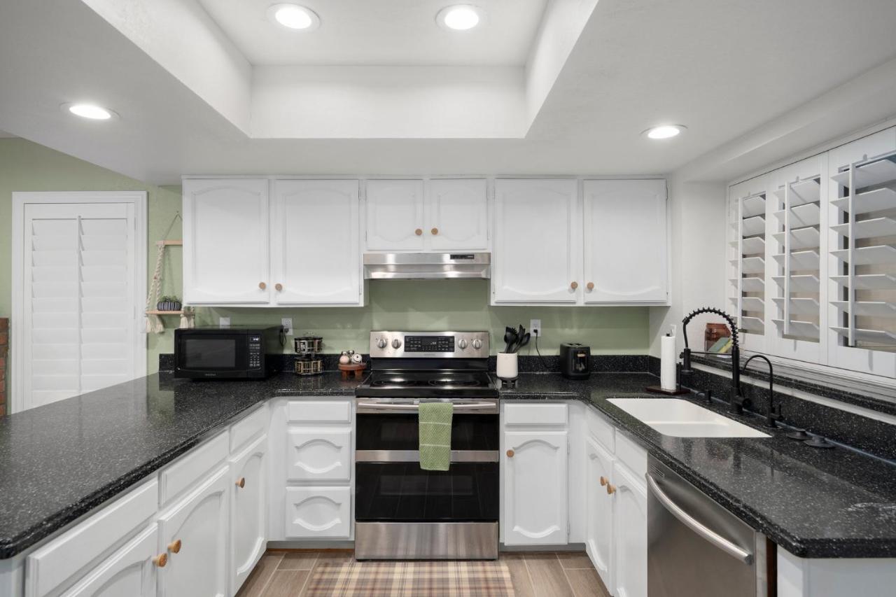 Large Pool With Diving Board, Remodeled 3Bdrm, Near State Farm Stdm And More! Peoria Esterno foto